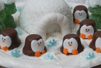 Charming Penguin Snow Scene: Winter Crafts & Décor Ideas