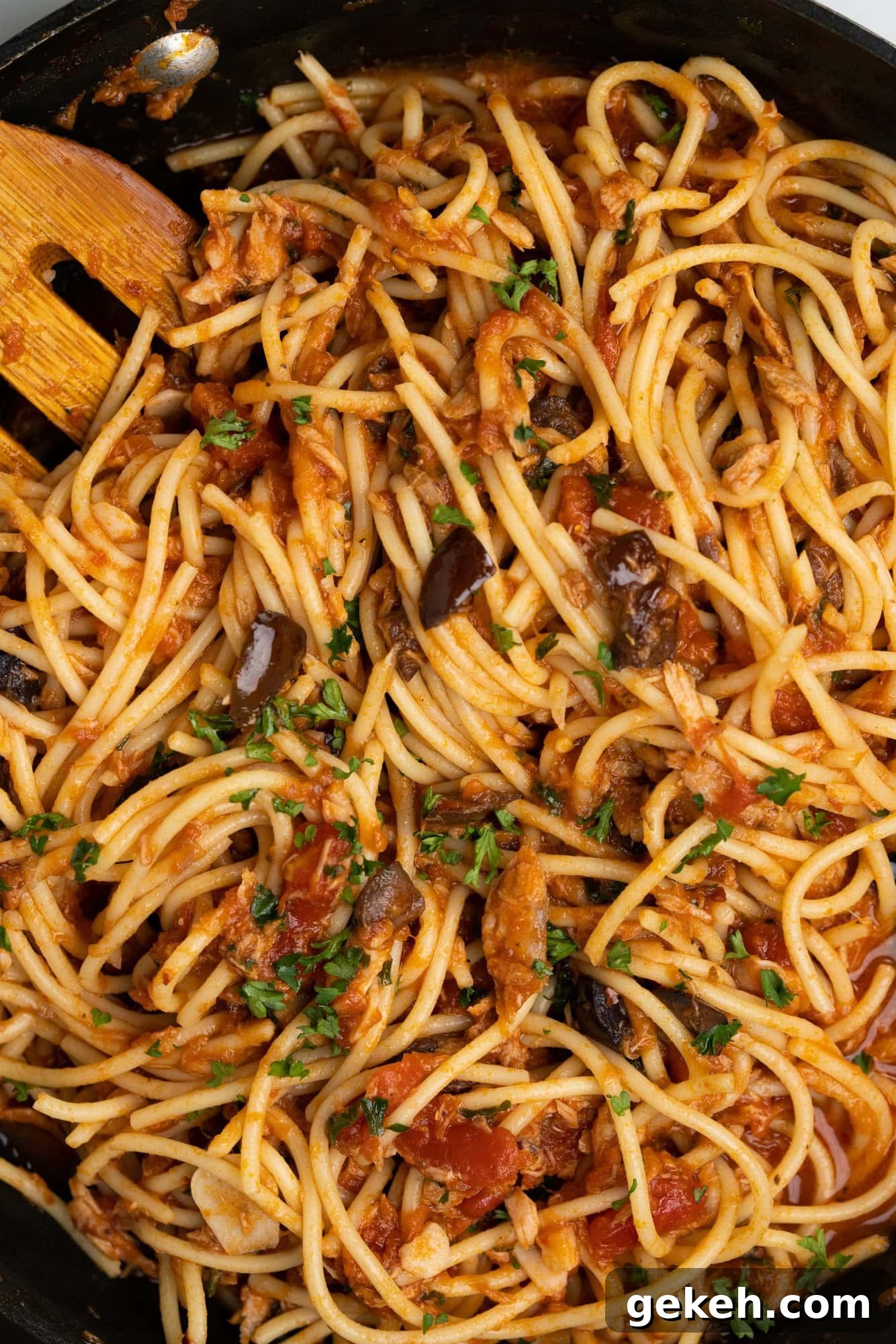 Quick Canned Tuna Pasta Recipe for Weeknight Dinners 2 A plate of hearty Tomato Tuna Pasta