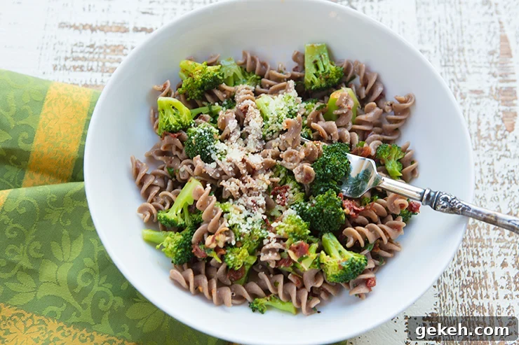 Whole Grain Pasta with Broccoli and Sun-Dried Tomatoes Recipe 3 img 26016 2