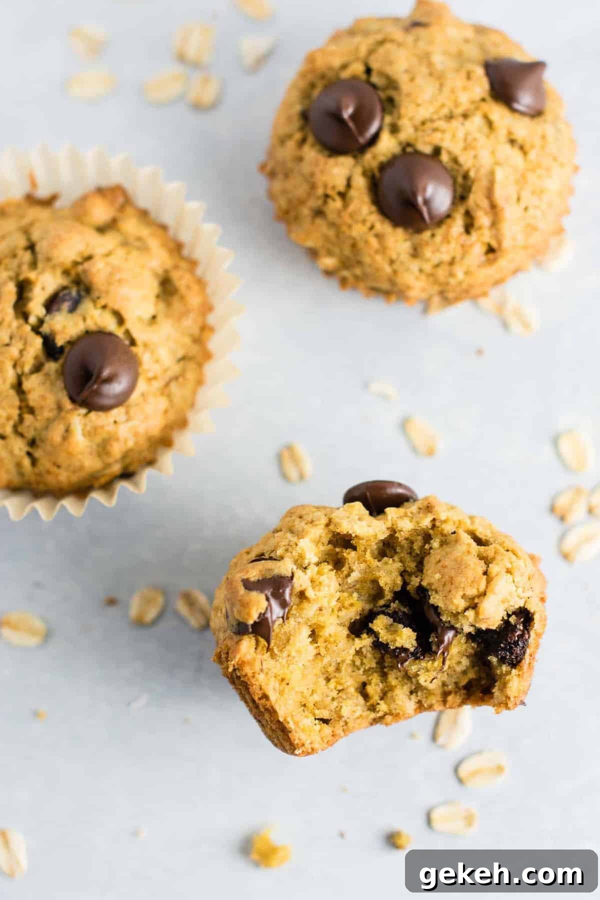 Oatmeal chocolate chip cookie muffins - breakfast that tastes like dessert! #chocolatechipmuffins #healthy #breakfast #wholewheat #oatmealchocolatechip