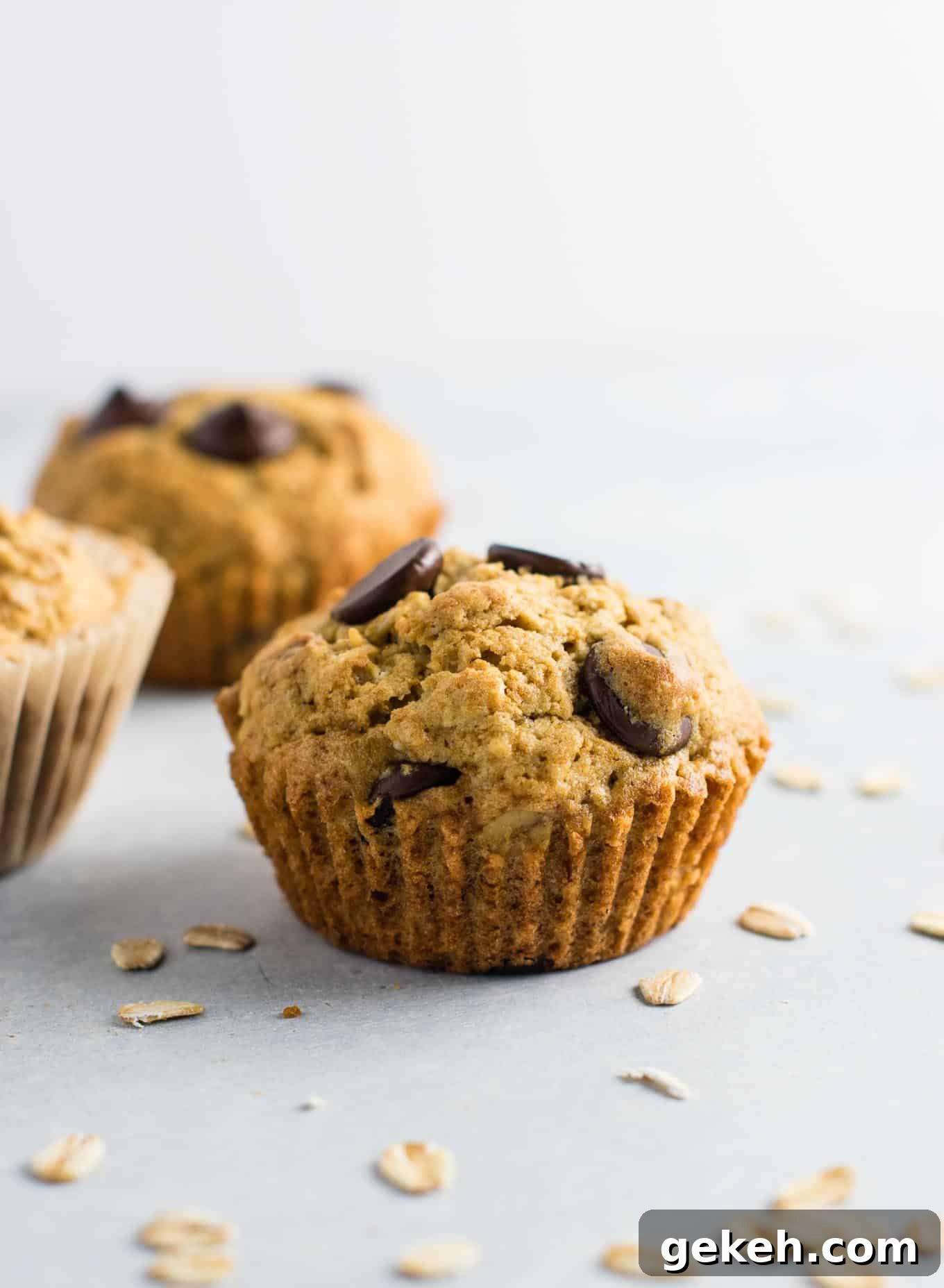 Oatmeal chocolate chip cookie muffins - breakfast that tastes like dessert! #chocolatechipmuffins #healthy #breakfast #wholewheat #oatmealchocolatechip
