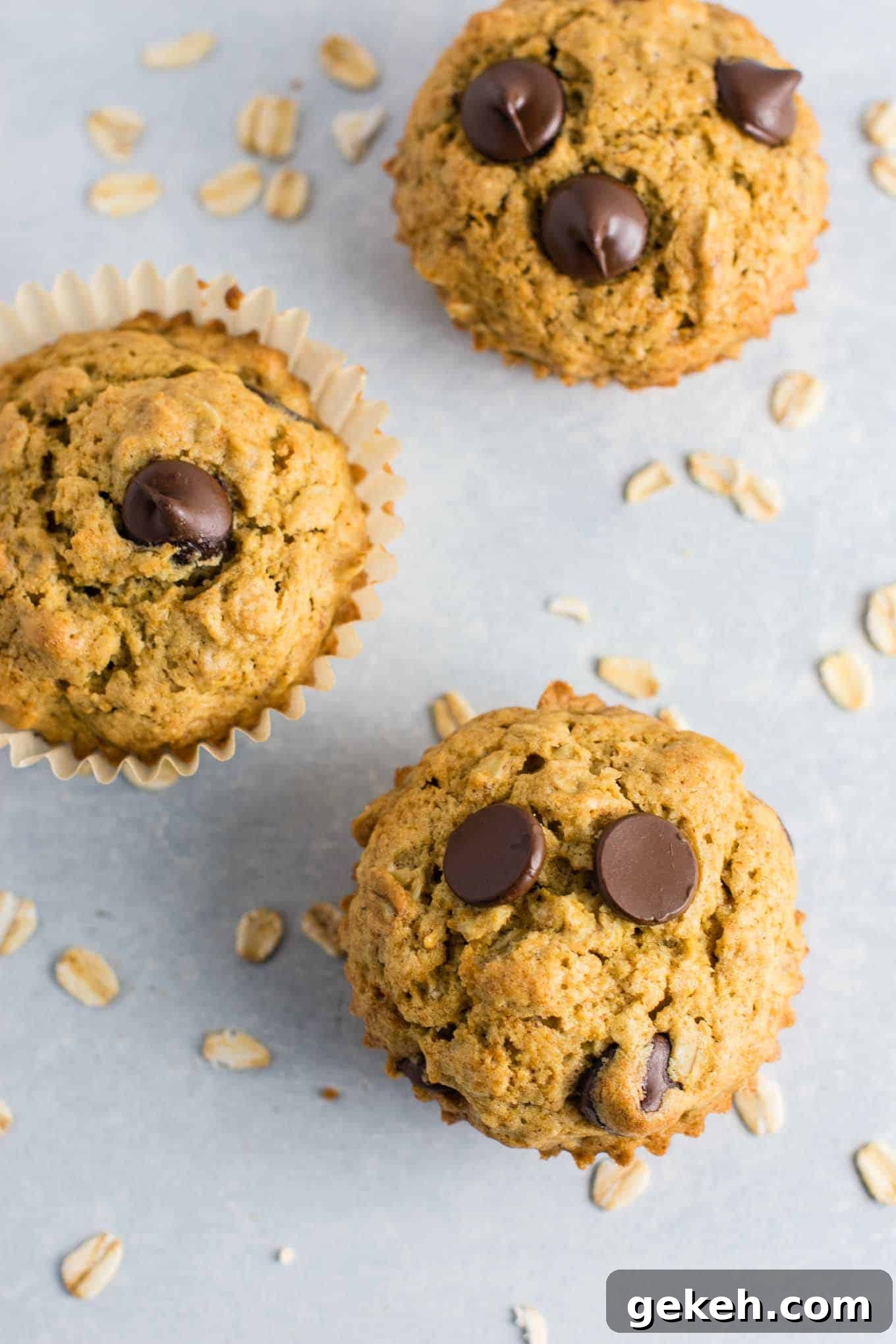 Oatmeal chocolate chip cookie muffins - breakfast that tastes like dessert! #chocolatechipmuffins #healthy #breakfast #wholewheat #oatmealchocolatechip