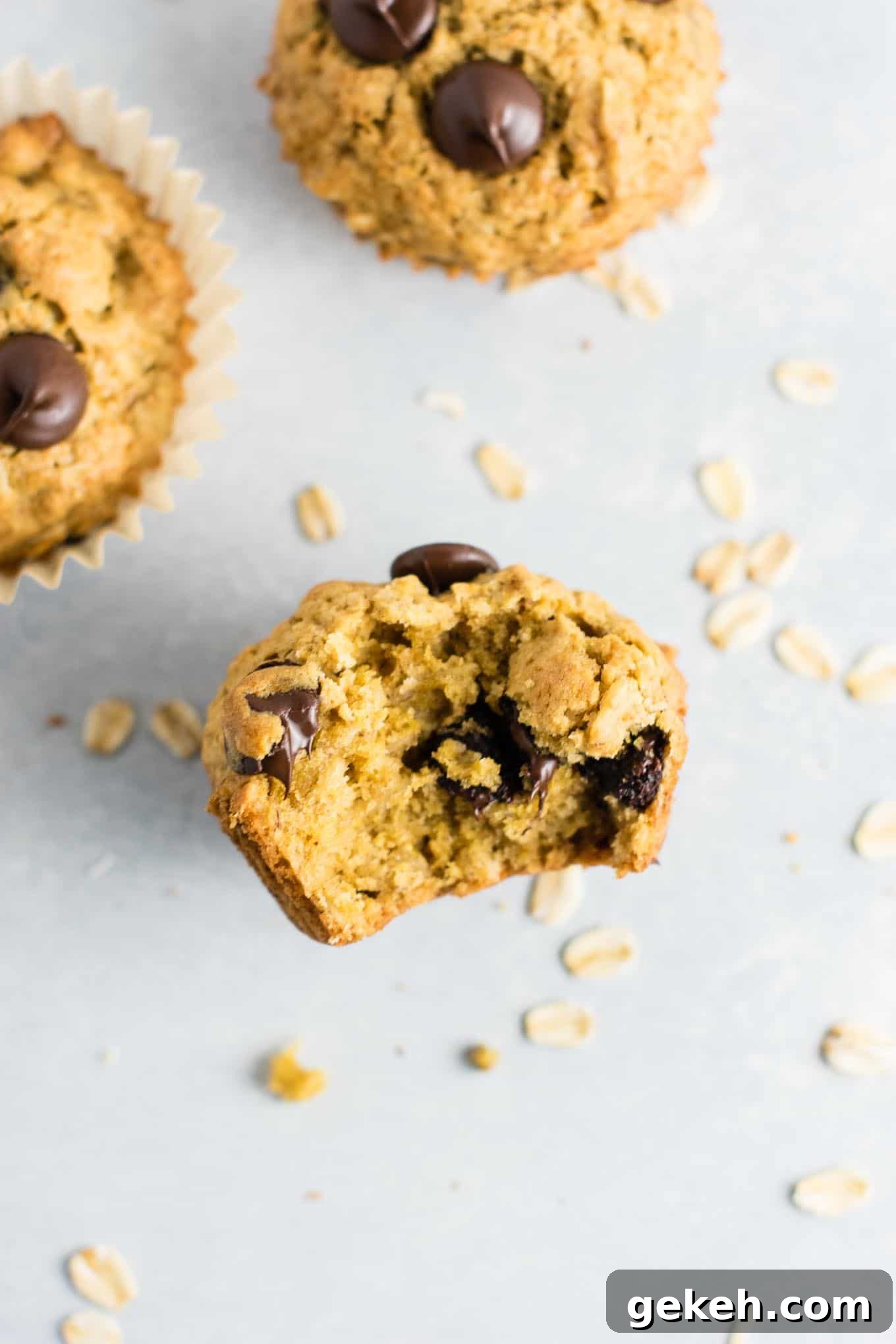 Oatmeal chocolate chip cookie muffins - breakfast that tastes like dessert! #chocolatechipmuffins #healthy #breakfast #wholewheat #oatmealchocolatechip