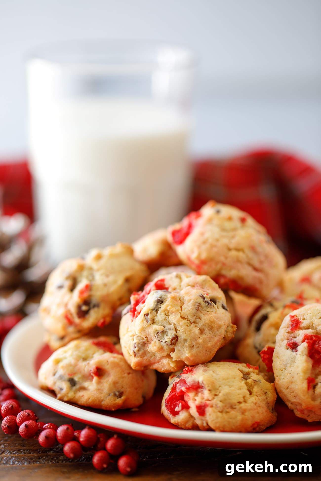 Cherry Chocolate Nut Cookies Recipe - these tasty cookies are perfect for the holiday season! #cookies #christmascookies #holidaycookies