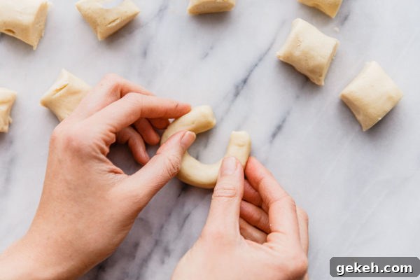 How to Make Almond Crescent Cookies