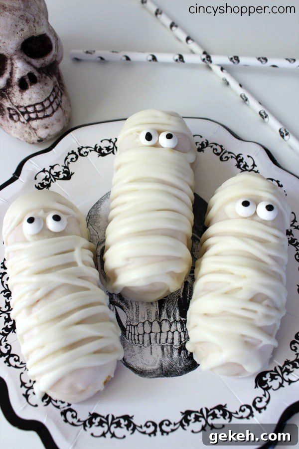 Halloween Twinkie Mummies: Simple Spooky Dessert Recipe 3 Halloween Twinkie Mummies - Super fun and easy Halloween party or treat idea.