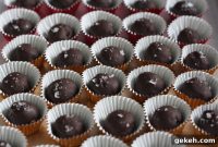 Pretzel-Crusted Peanut Butter Truffles: Crunchy Chocolate Bites