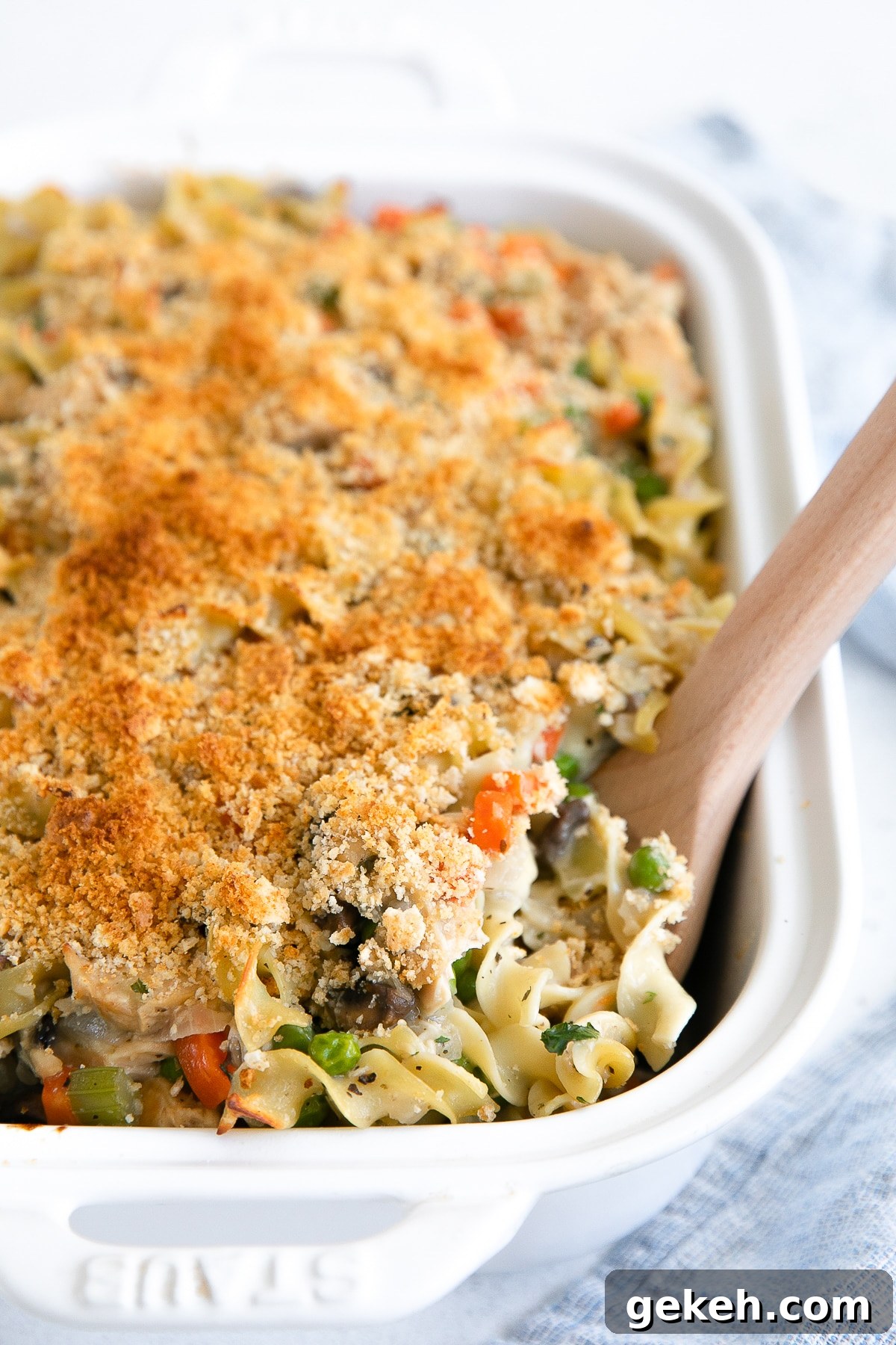 Classic Tuna Noodle Casserole Recipe for Comforting Weeknight Meals 8 Crispy golden casserole made with canned tuna, noodles, and a homemade sauce.