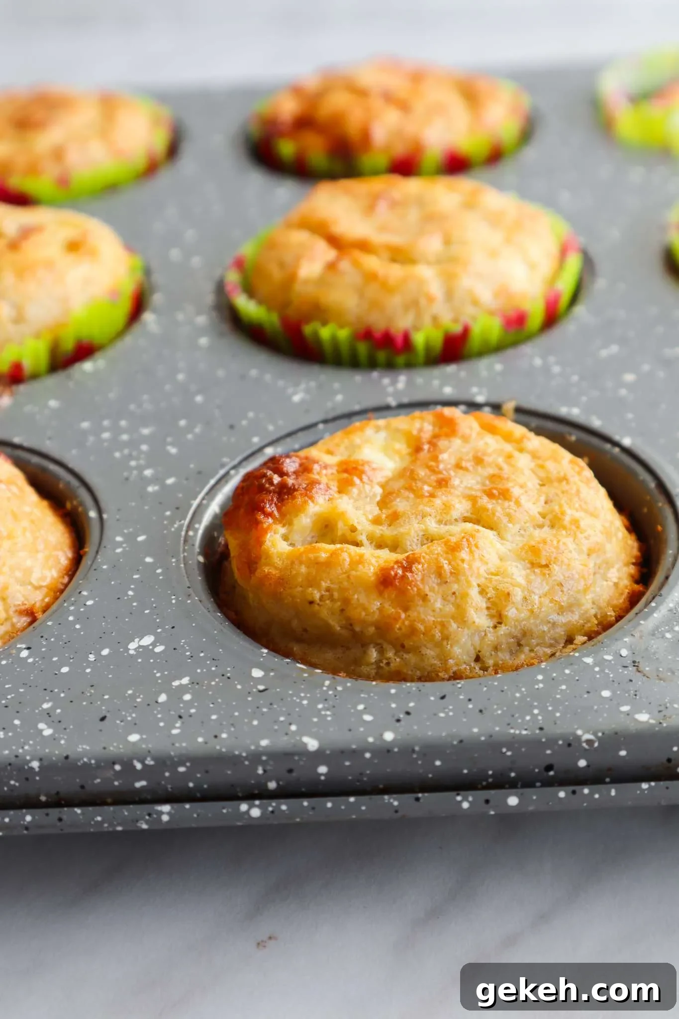 Flourless savoury oatmeal feta muffins! This easy savoury breakfast muffin recipe is simple, gluten free and so delicious! If you're looking for some new easy meal prep breakfast ideas, you've got to try these feta muffins!