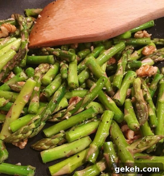 Roasted Asparagus with Toasted Walnuts and Feta 4 Cut asparagus spears sautéed in a skillet with chopped walnuts and seasonings