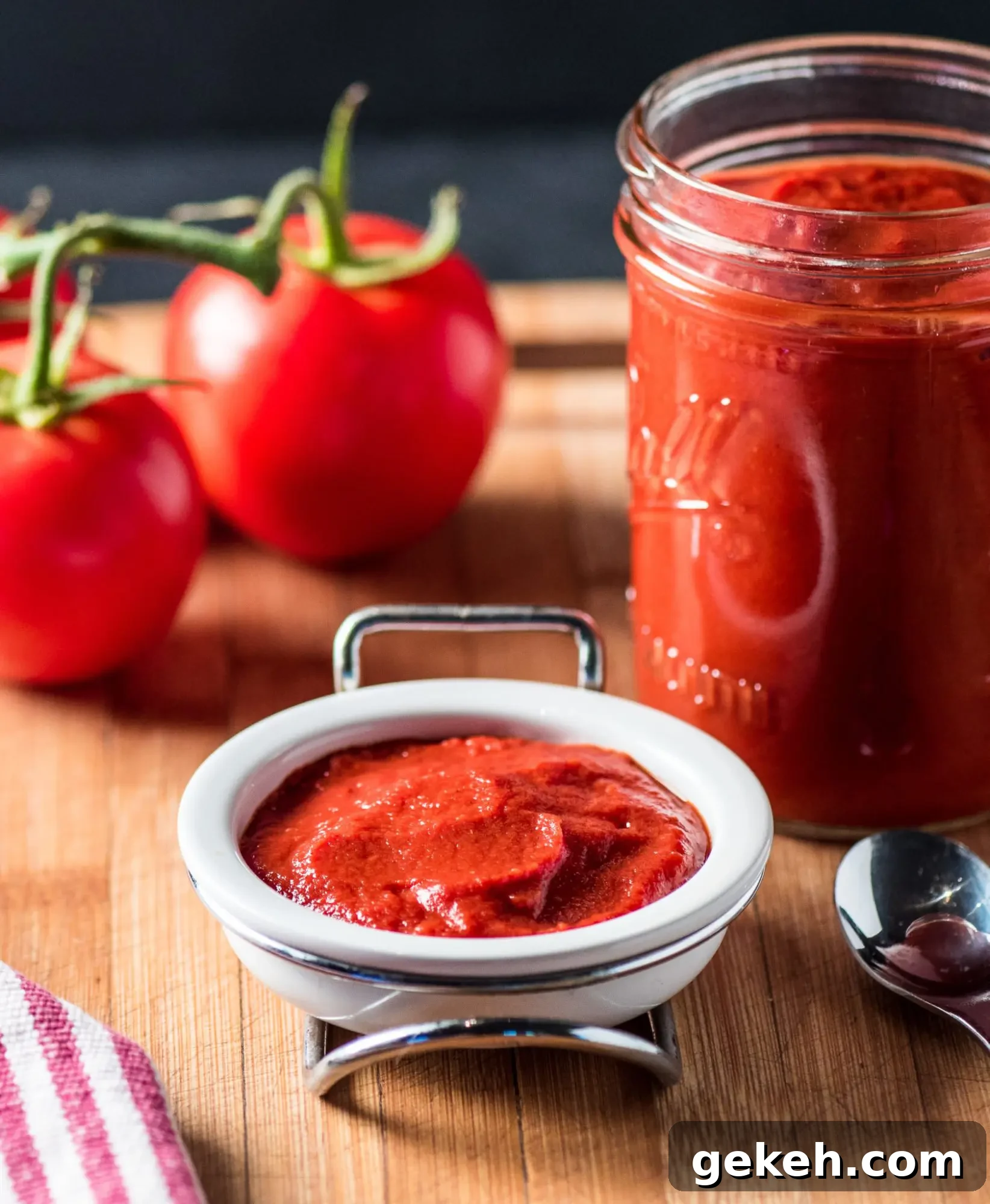 Homemade Sugar-Free Ketchup Recipe: Low-Carb Tomato Condiment 2 Homemade sugar free ketchup jar